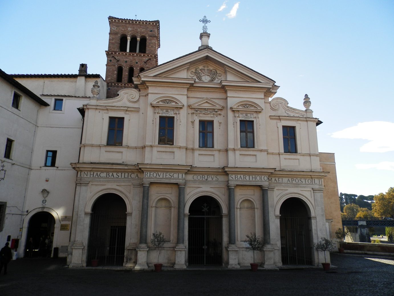 San%20Bartolomeo%20all%27isola_Basilica_3.JPG